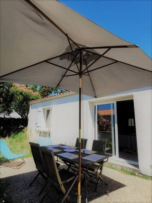 Agreable Maison Ensoleillee Avec Jardin Arbore Villa Le Château-dʼOléron Exteriör bild